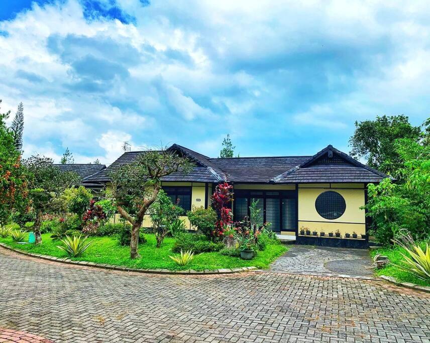 Designer Villa Osaka Puncak Exteriér fotografie