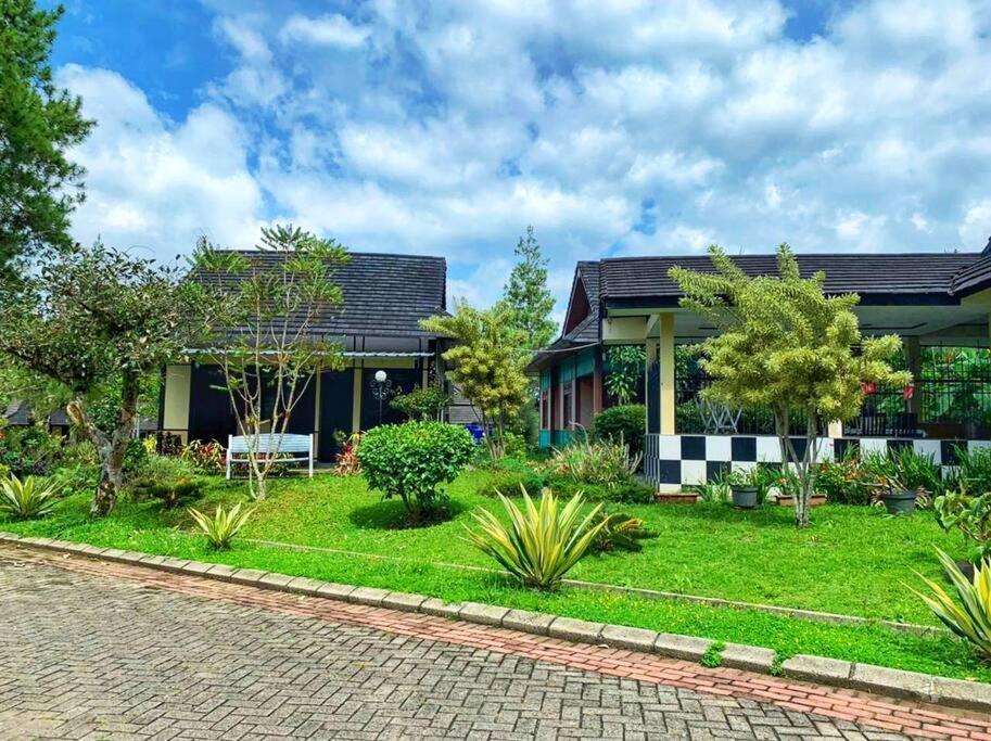 Designer Villa Osaka Puncak Exteriér fotografie