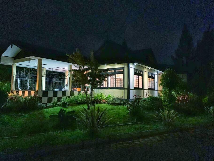 Designer Villa Osaka Puncak Exteriér fotografie