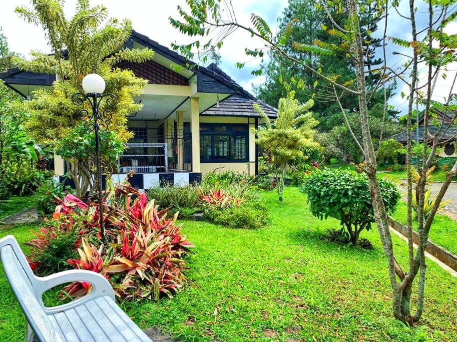 Designer Villa Osaka Puncak Exteriér fotografie