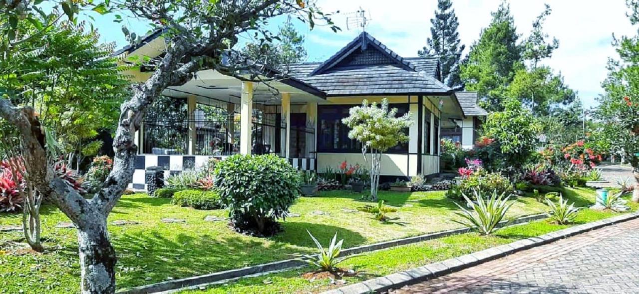 Designer Villa Osaka Puncak Exteriér fotografie